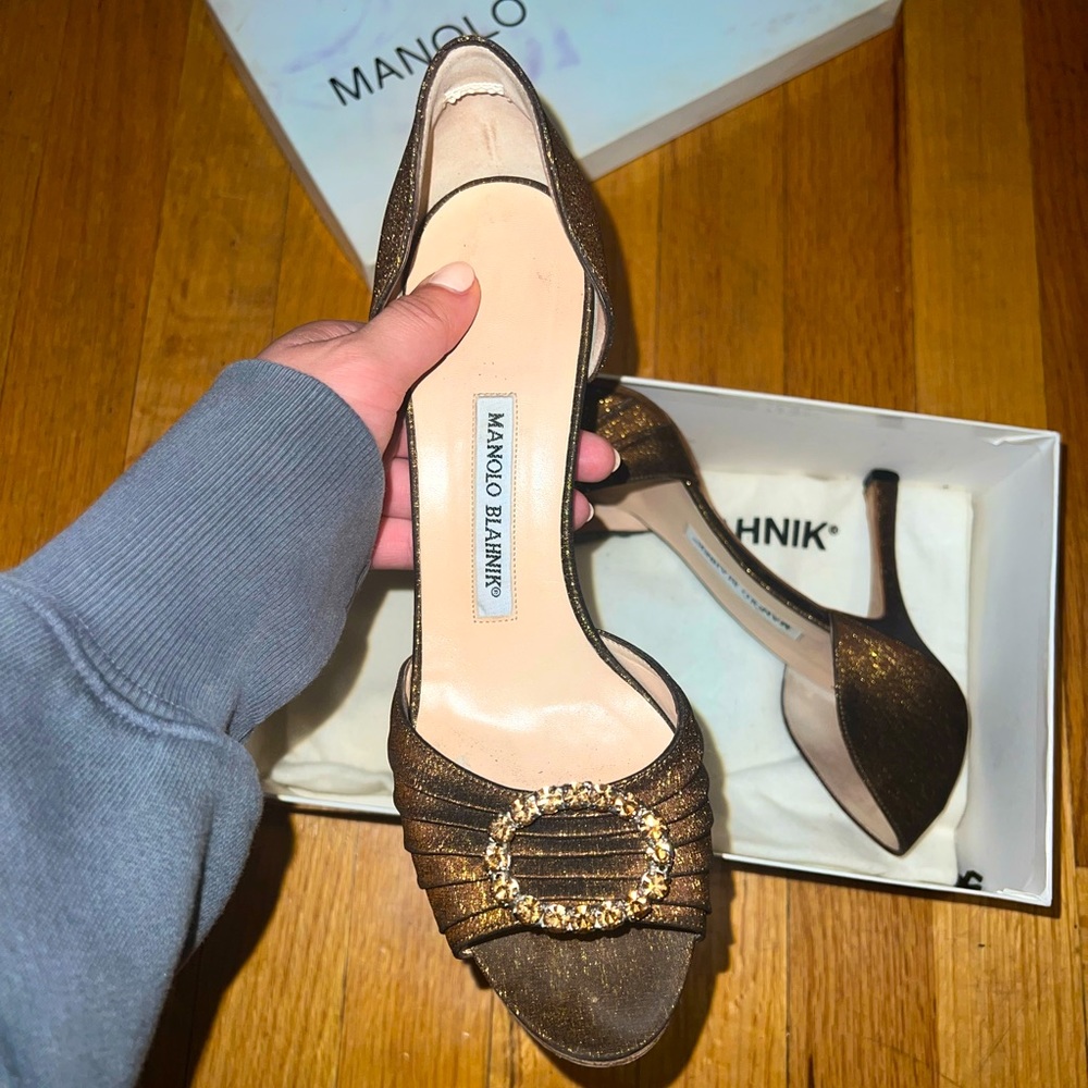 Manolo Blahnik Satin Sedaraby Pumps